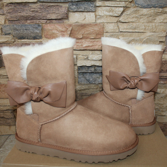 UGG DAELYN LEATHER BOW SUEDE BOOTS NEW! CHESTNUT - Picture 1 of 8
